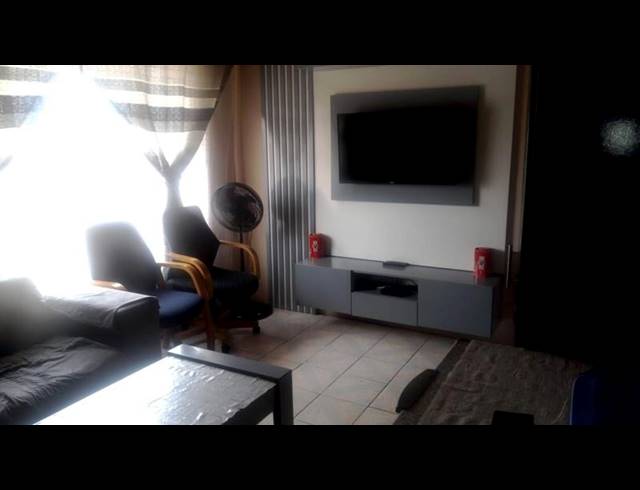 2 BEDROOM HOUSE FOR SALE IN STRETFORD